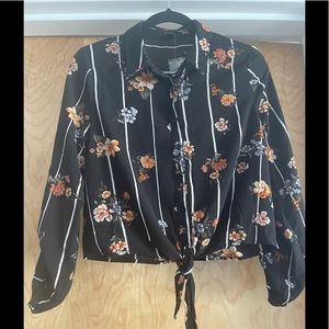 Floral button up crop blouse size L NWT